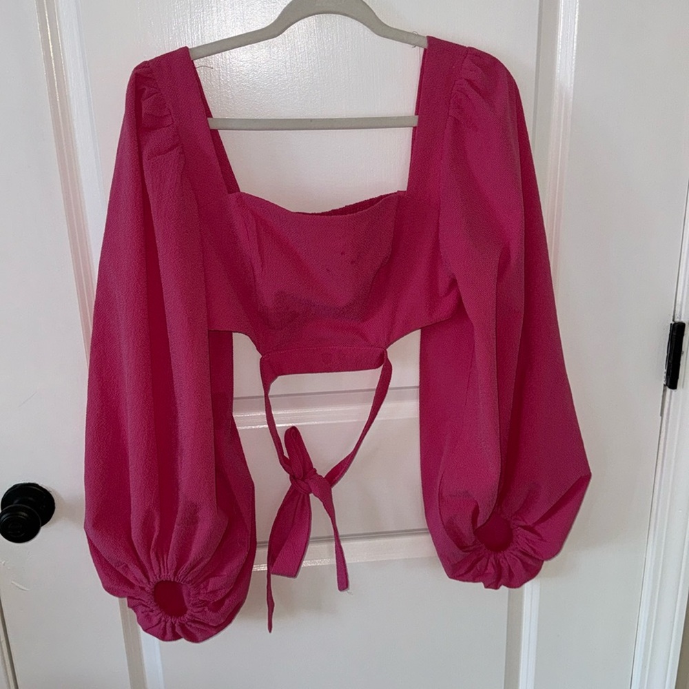HELLO MOLLY size medium pink puff sleeve top with bow in back
